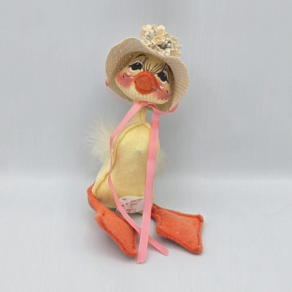 Vintage Annalee 1982 Yellow Duck Easter Flowered Bonnet Mobiltee